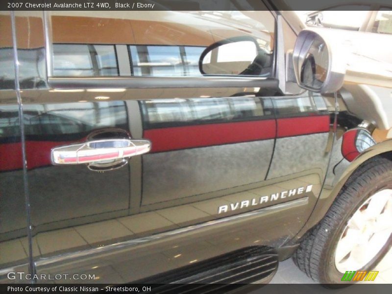 Black / Ebony 2007 Chevrolet Avalanche LTZ 4WD