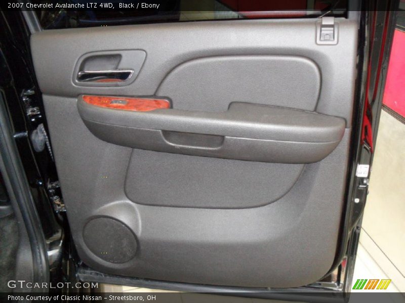 Black / Ebony 2007 Chevrolet Avalanche LTZ 4WD