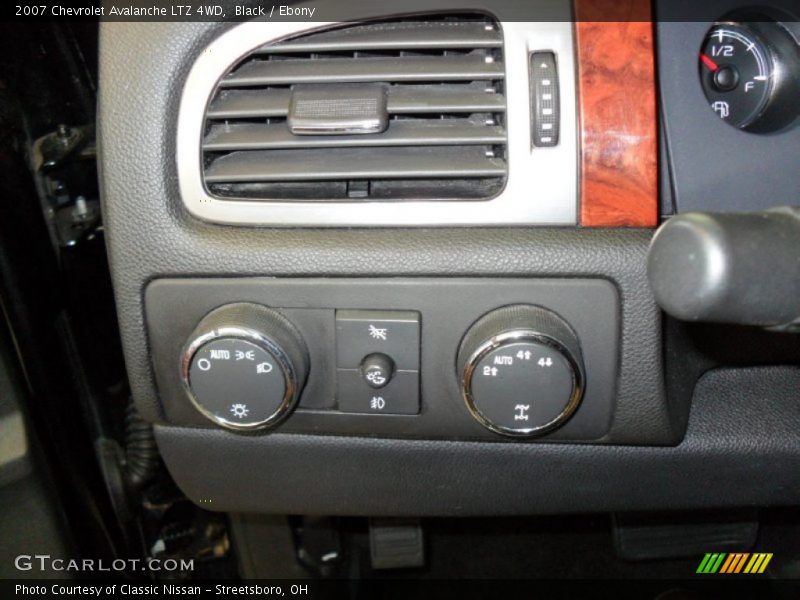 Black / Ebony 2007 Chevrolet Avalanche LTZ 4WD
