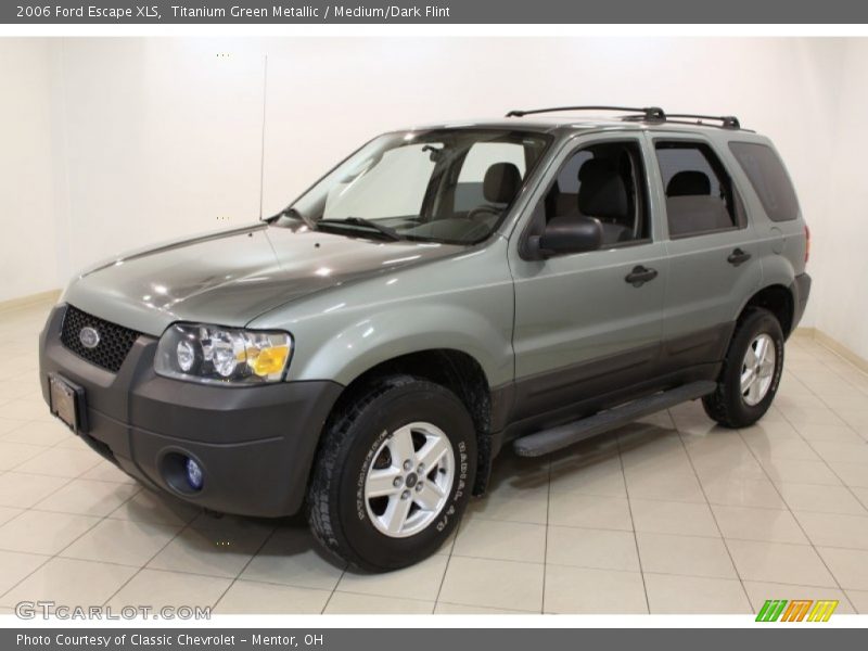 Front 3/4 View of 2006 Escape XLS