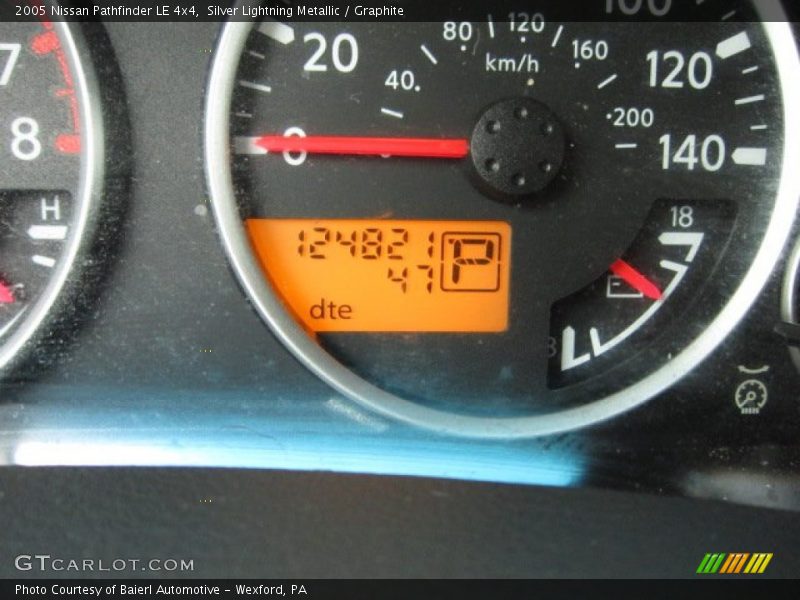 Silver Lightning Metallic / Graphite 2005 Nissan Pathfinder LE 4x4