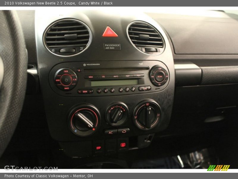 Candy White / Black 2010 Volkswagen New Beetle 2.5 Coupe
