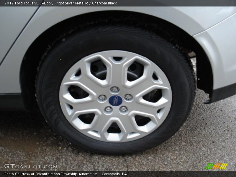 Ingot Silver Metallic / Charcoal Black 2012 Ford Focus SE 5-Door