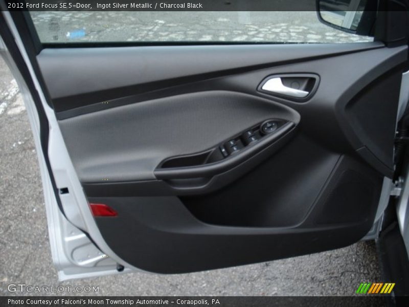 Ingot Silver Metallic / Charcoal Black 2012 Ford Focus SE 5-Door