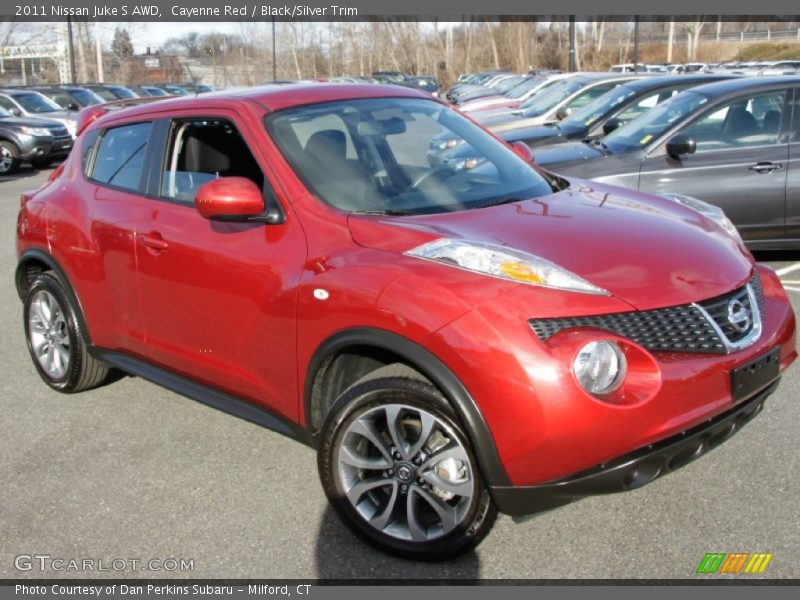 Front 3/4 View of 2011 Juke S AWD