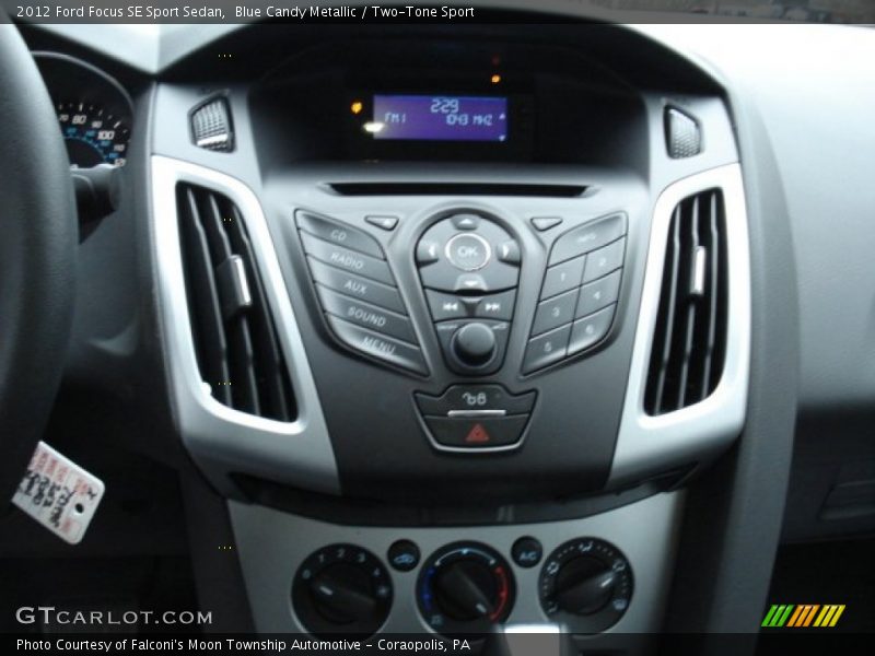 Blue Candy Metallic / Two-Tone Sport 2012 Ford Focus SE Sport Sedan