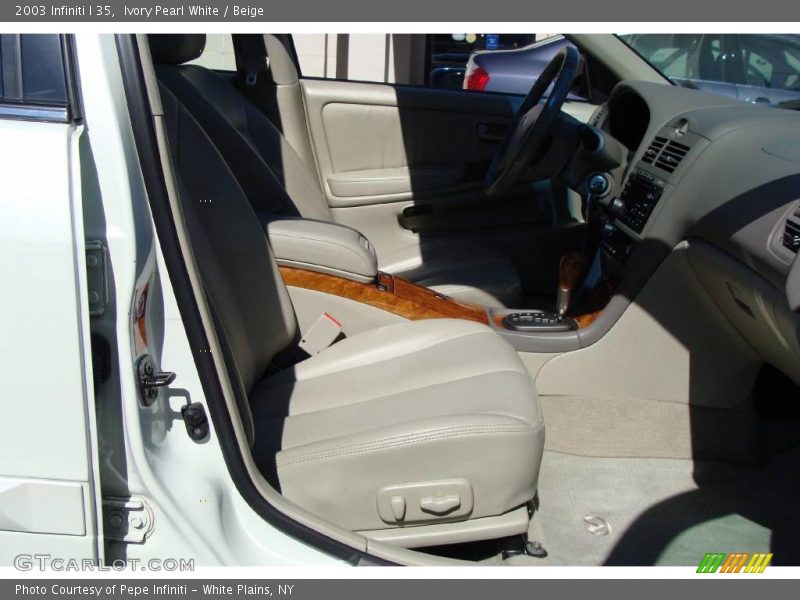 Ivory Pearl White / Beige 2003 Infiniti I 35