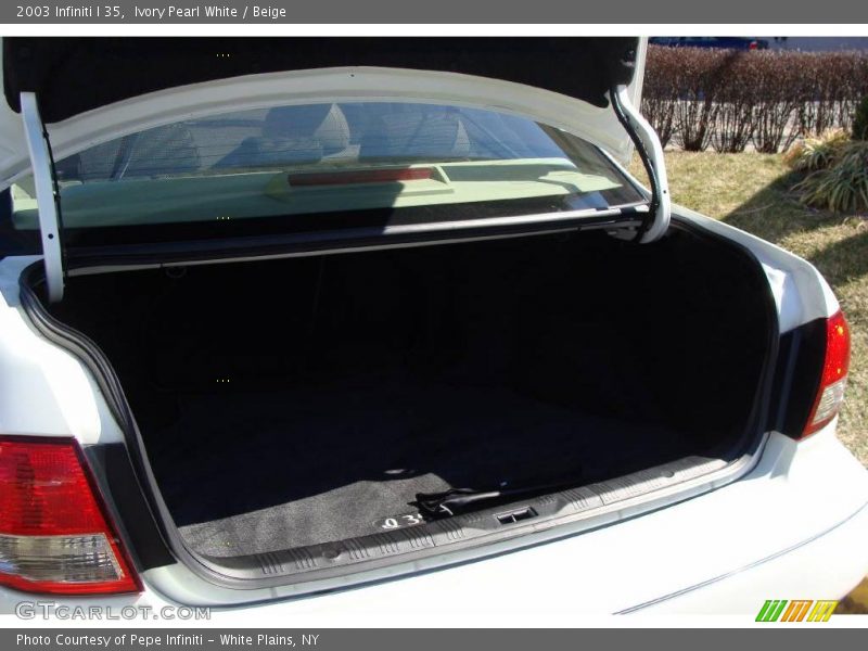 Ivory Pearl White / Beige 2003 Infiniti I 35