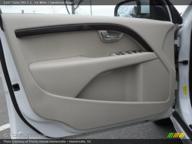 Ice White / Sandstone Beige 2007 Volvo S80 3.2