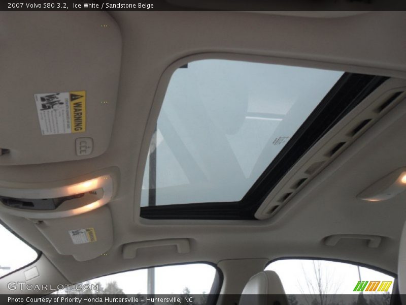 Ice White / Sandstone Beige 2007 Volvo S80 3.2