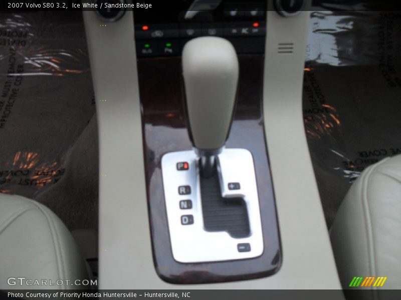 Ice White / Sandstone Beige 2007 Volvo S80 3.2