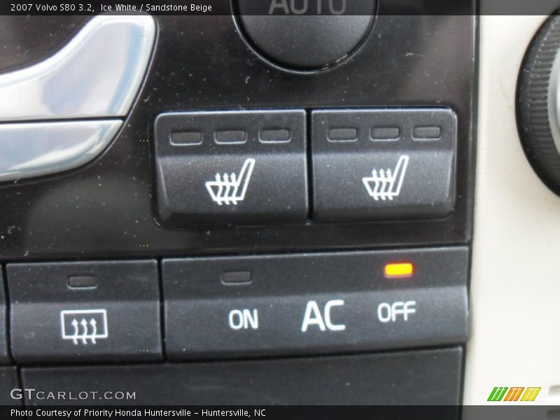 Ice White / Sandstone Beige 2007 Volvo S80 3.2