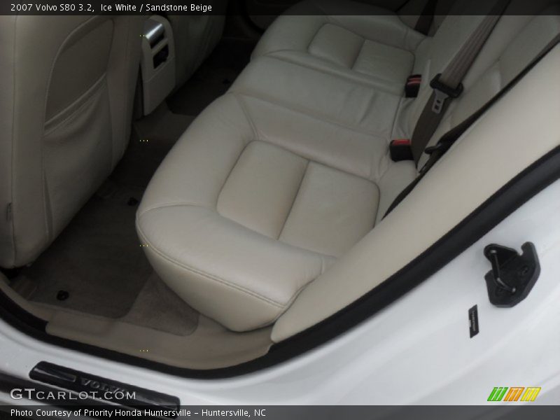 Ice White / Sandstone Beige 2007 Volvo S80 3.2