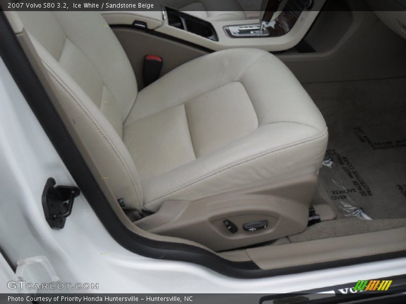 Ice White / Sandstone Beige 2007 Volvo S80 3.2