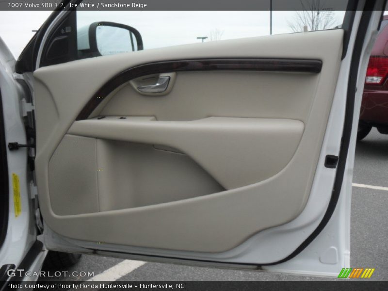 Ice White / Sandstone Beige 2007 Volvo S80 3.2