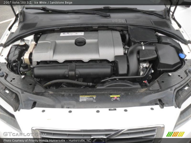Ice White / Sandstone Beige 2007 Volvo S80 3.2