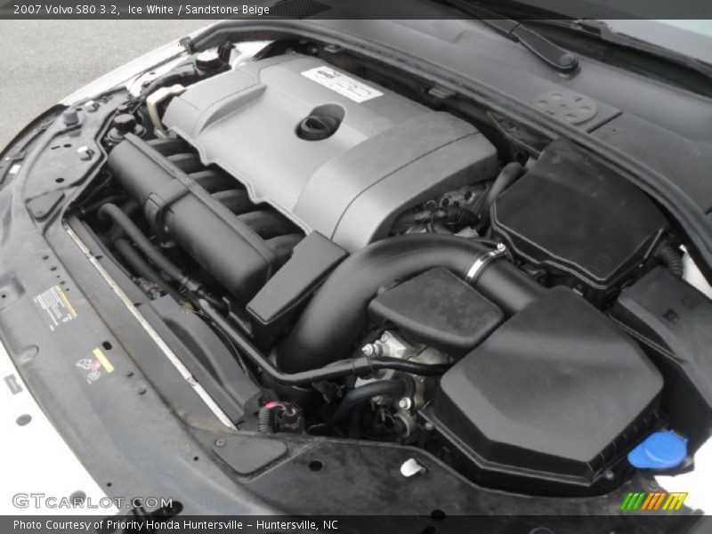 Ice White / Sandstone Beige 2007 Volvo S80 3.2