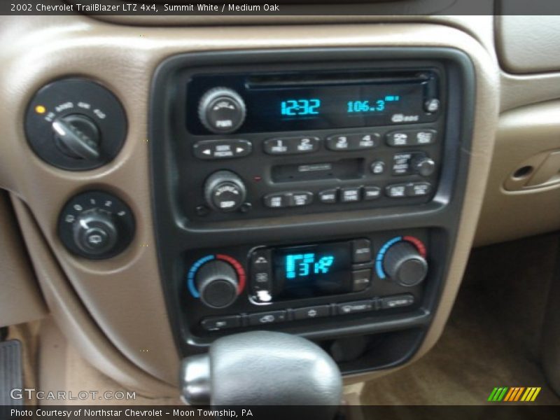 Summit White / Medium Oak 2002 Chevrolet TrailBlazer LTZ 4x4