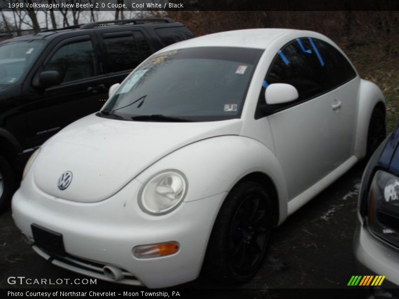 Cool White / Black 1998 Volkswagen New Beetle 2.0 Coupe