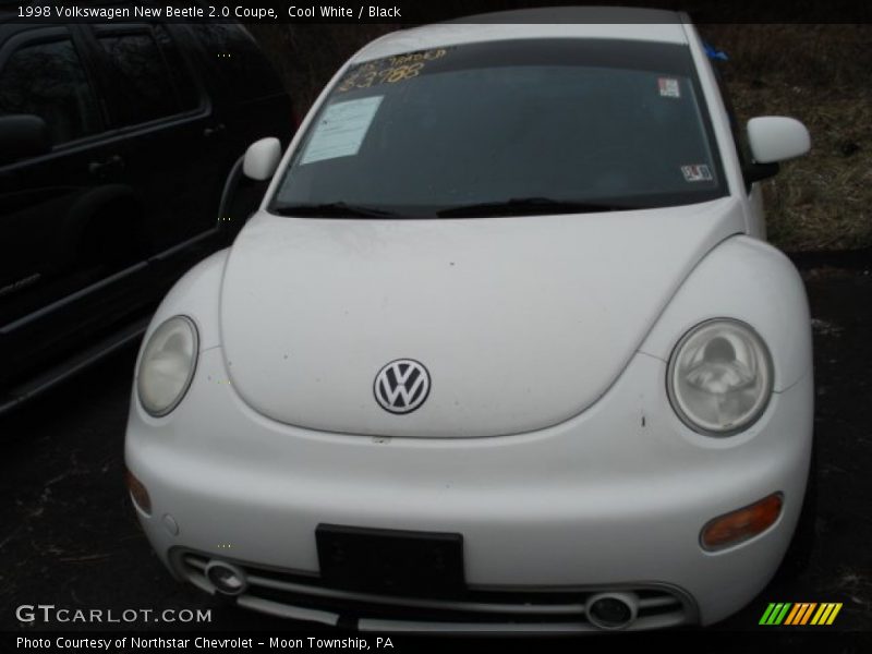 Cool White / Black 1998 Volkswagen New Beetle 2.0 Coupe