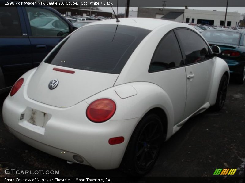 Cool White / Black 1998 Volkswagen New Beetle 2.0 Coupe