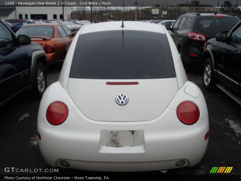 Cool White / Black 1998 Volkswagen New Beetle 2.0 Coupe
