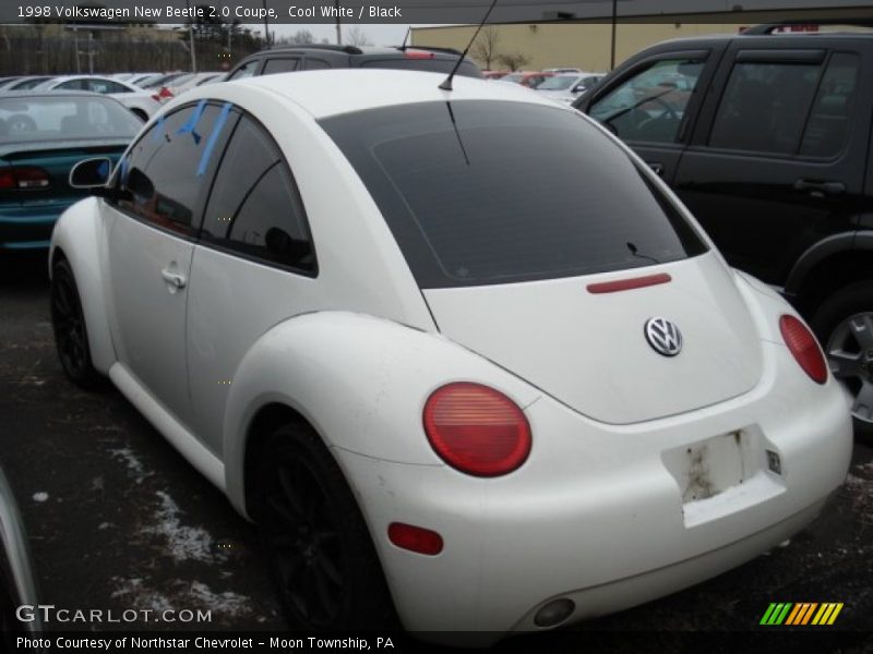 Cool White / Black 1998 Volkswagen New Beetle 2.0 Coupe