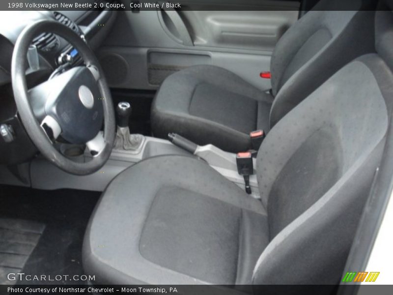 Cool White / Black 1998 Volkswagen New Beetle 2.0 Coupe