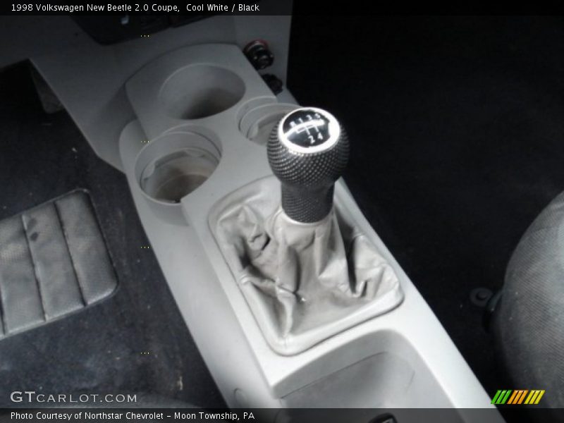 Cool White / Black 1998 Volkswagen New Beetle 2.0 Coupe