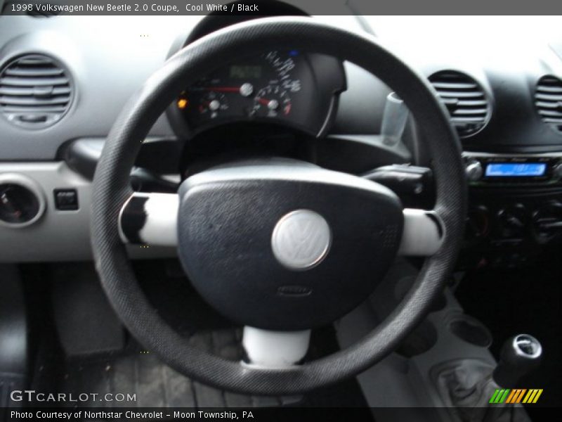 Cool White / Black 1998 Volkswagen New Beetle 2.0 Coupe