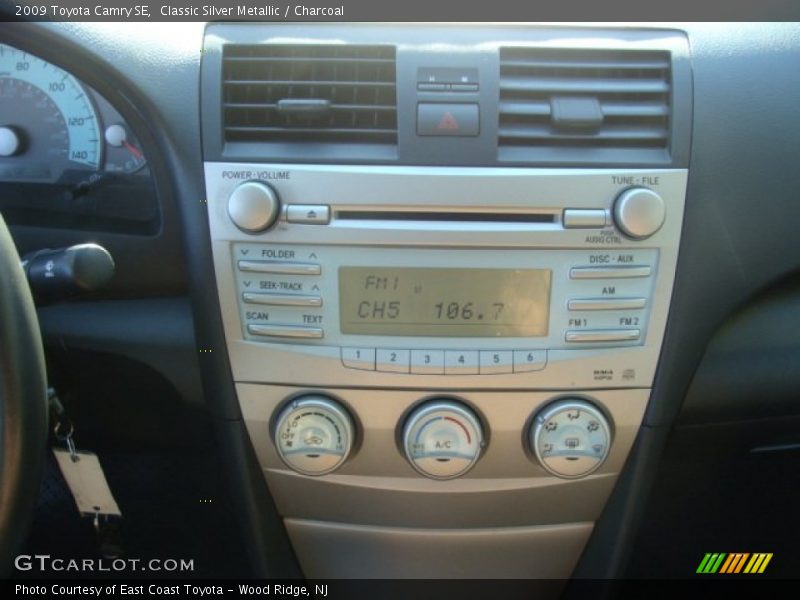 Classic Silver Metallic / Charcoal 2009 Toyota Camry SE