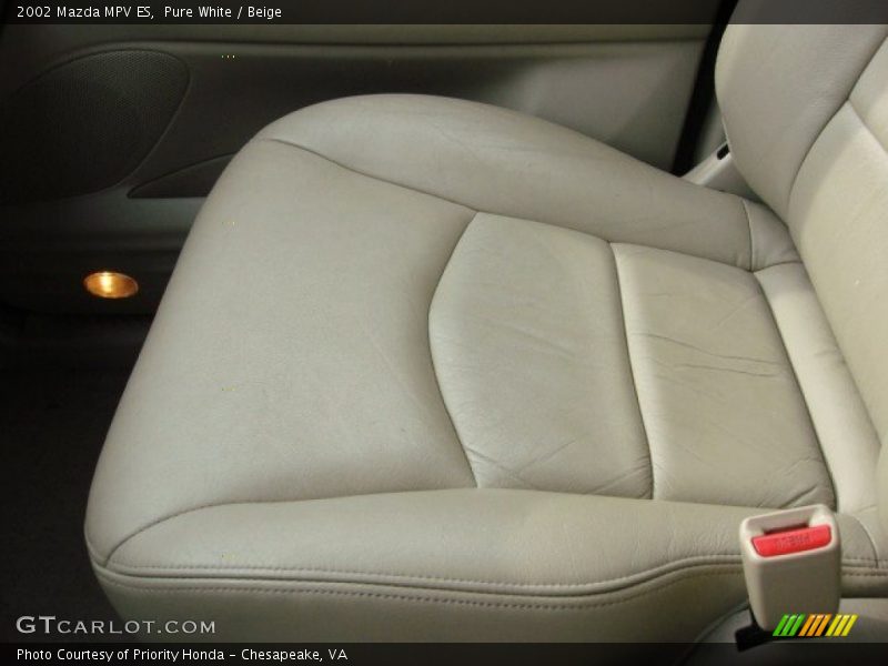 Pure White / Beige 2002 Mazda MPV ES