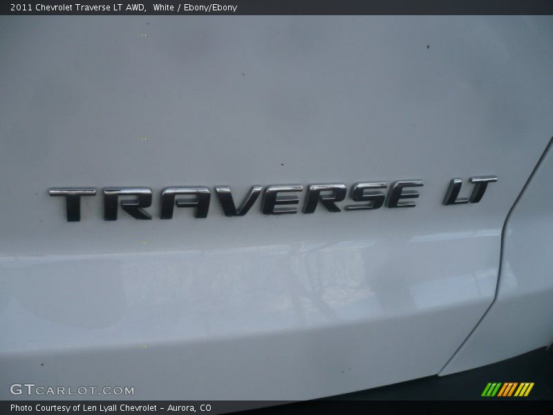 White / Ebony/Ebony 2011 Chevrolet Traverse LT AWD