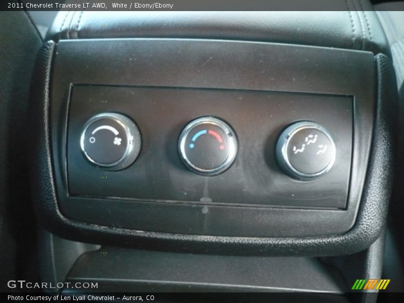 White / Ebony/Ebony 2011 Chevrolet Traverse LT AWD