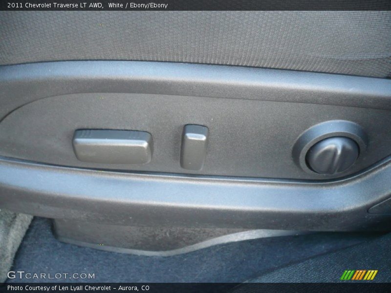 White / Ebony/Ebony 2011 Chevrolet Traverse LT AWD