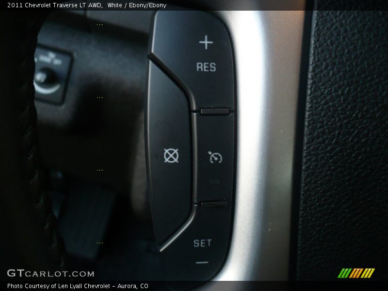 White / Ebony/Ebony 2011 Chevrolet Traverse LT AWD