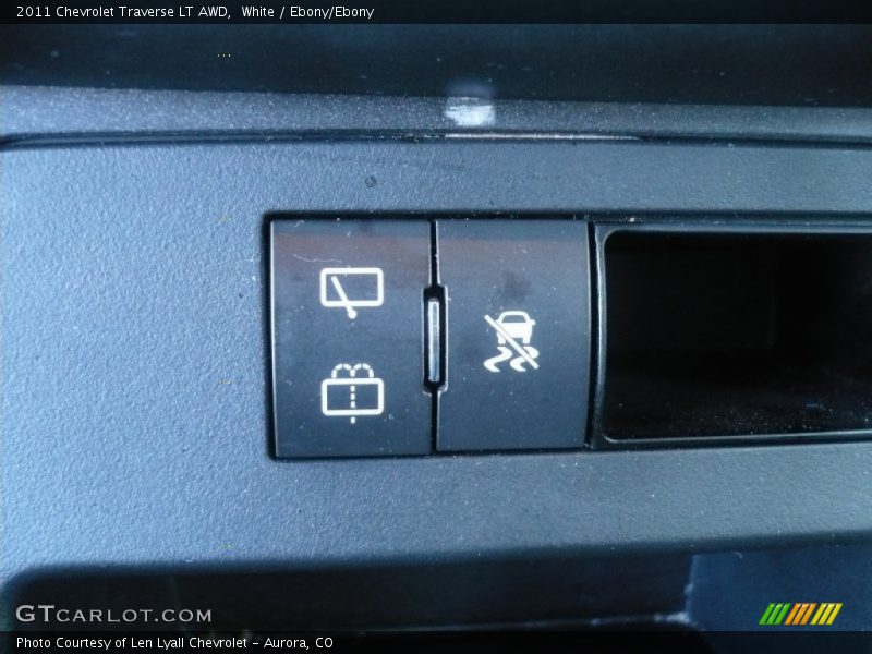 White / Ebony/Ebony 2011 Chevrolet Traverse LT AWD