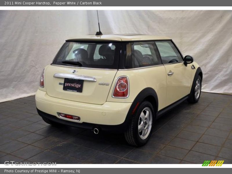 Pepper White / Carbon Black 2011 Mini Cooper Hardtop