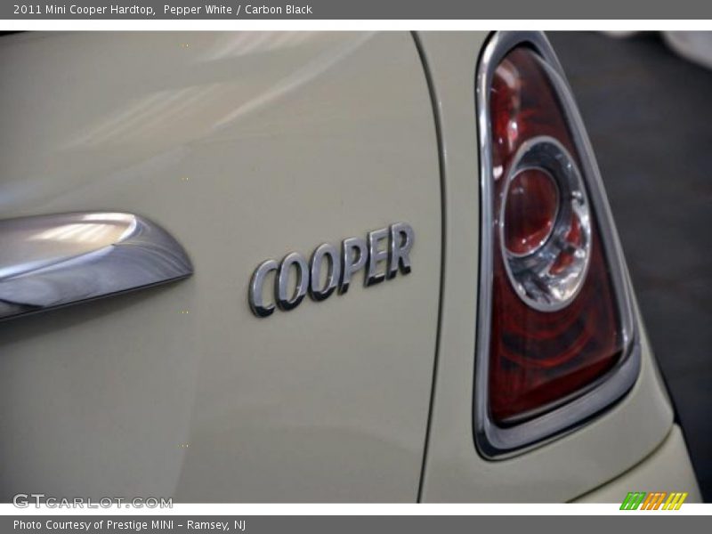 Pepper White / Carbon Black 2011 Mini Cooper Hardtop