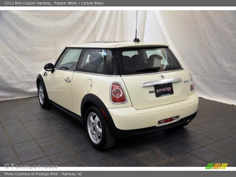 Pepper White / Carbon Black 2011 Mini Cooper Hardtop