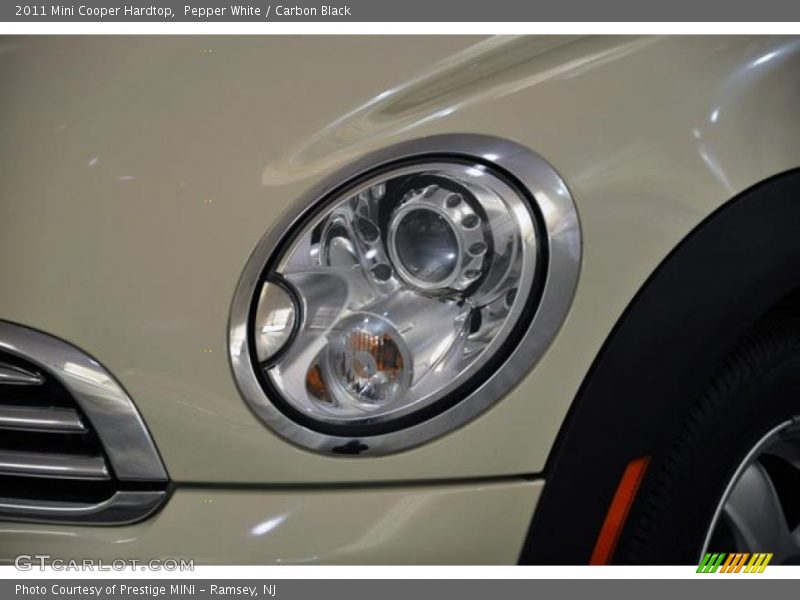 Pepper White / Carbon Black 2011 Mini Cooper Hardtop