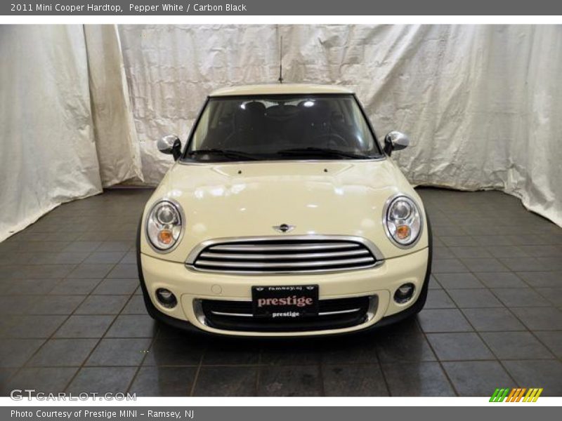 Pepper White / Carbon Black 2011 Mini Cooper Hardtop