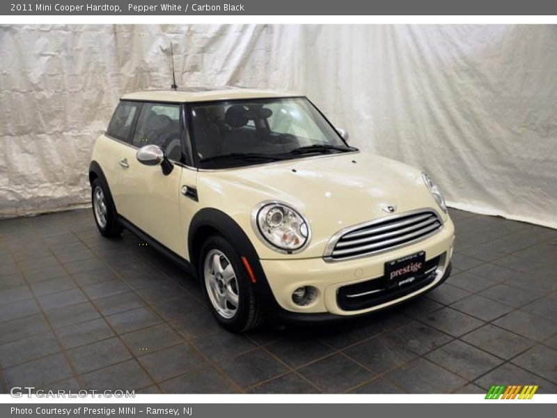 Pepper White / Carbon Black 2011 Mini Cooper Hardtop