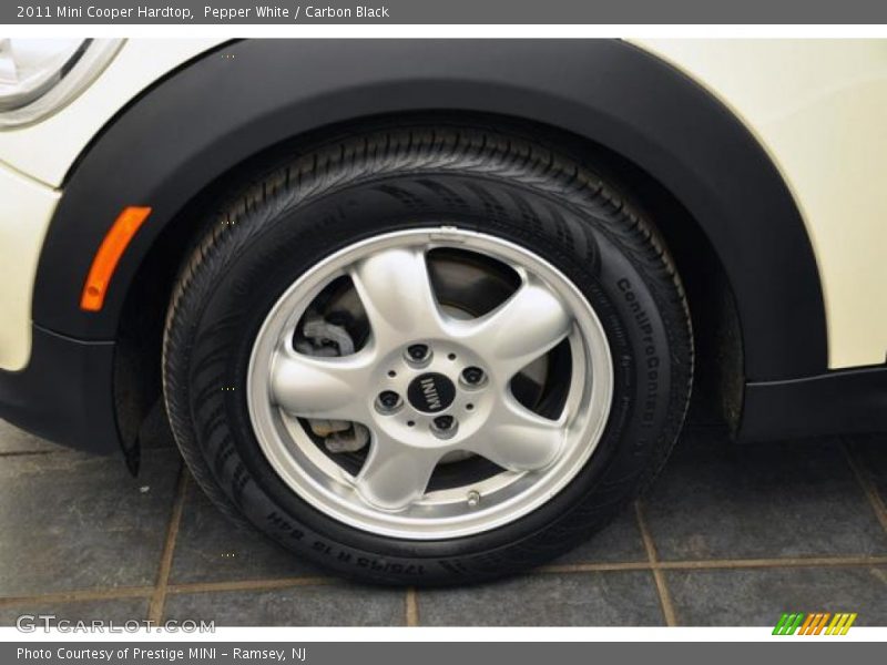 Pepper White / Carbon Black 2011 Mini Cooper Hardtop