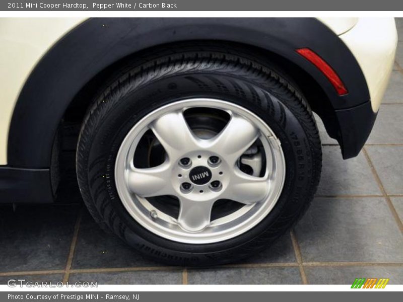 Pepper White / Carbon Black 2011 Mini Cooper Hardtop