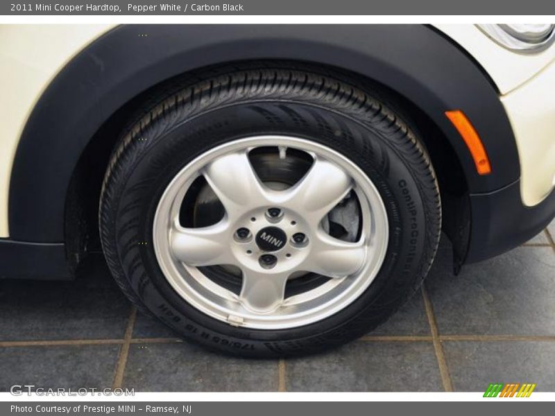 Pepper White / Carbon Black 2011 Mini Cooper Hardtop