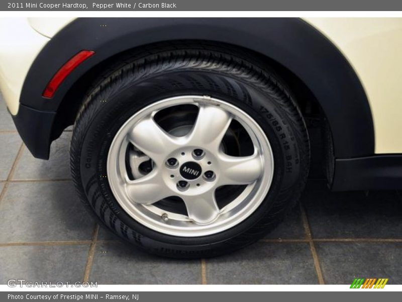 Pepper White / Carbon Black 2011 Mini Cooper Hardtop