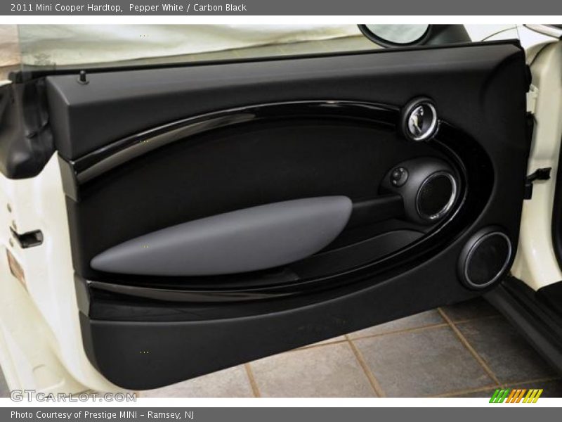 Pepper White / Carbon Black 2011 Mini Cooper Hardtop