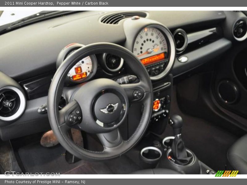 Pepper White / Carbon Black 2011 Mini Cooper Hardtop