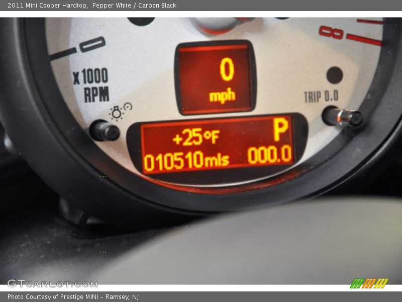 Pepper White / Carbon Black 2011 Mini Cooper Hardtop